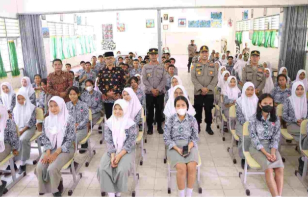 Peduli Pelajar, Kapolres Sergai Kunjungan SMAN 1 Dolok Masihul